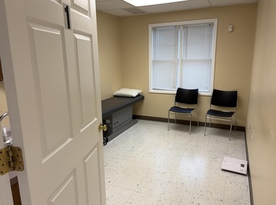 A really nice brick, medical/office building in a great location - photo 13