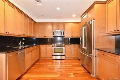 Beautiful & Spacious Sunny 3-Bedroom, 2.5-Bath Condo in Harbor - photo 13