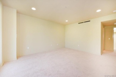 Beautiful & Spacious Sunny 3-Bedroom, 2.5-Bath Condo in Harbor - photo 17