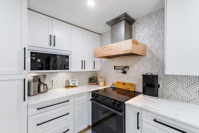One-story townhouse in Indian Creek, a quiet pet-friendly - photo 17