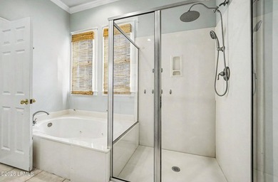Welcome to this beautiful & spacious Battery Point home! With a - photo 19