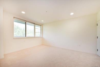 Beautiful & Spacious Sunny 3-Bedroom, 2.5-Bath Condo in Harbor - photo 23