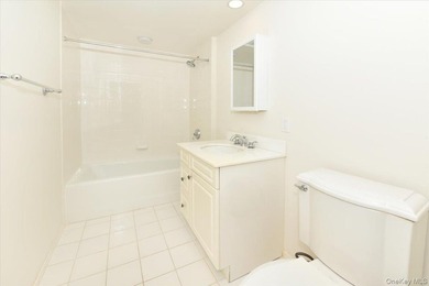 Beautiful & Spacious Sunny 3-Bedroom, 2.5-Bath Condo in Harbor - photo 26