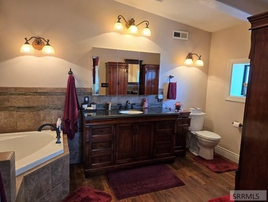 Beautiful country home on over 3 and a half acres. This home has - photo 29