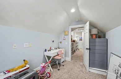 Welcome to this beautiful & spacious Battery Point home! With a - photo 33