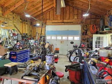 Beautiful country home on over 3 and a half acres. This home has - photo 47