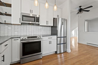 Perched above-it-all in Bayside, this freshly painted penthouse - photo 3