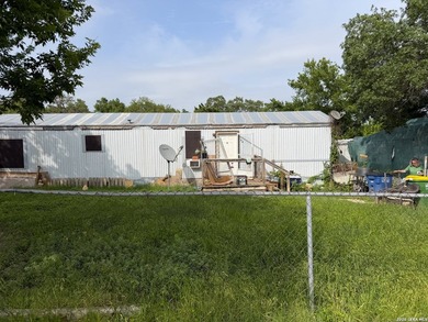 Investor Special with endless potential! This property is being - photo 3