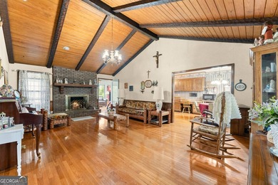 Well-kept and ready to go, this solid brick home offers comfort - photo 11