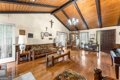 Well-kept and ready to go, this solid brick home offers comfort - photo 12