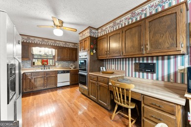 Well-kept and ready to go, this solid brick home offers comfort - photo 16