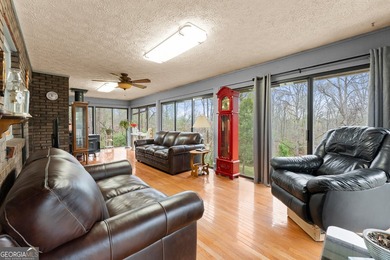 Well-kept and ready to go, this solid brick home offers comfort - photo 22