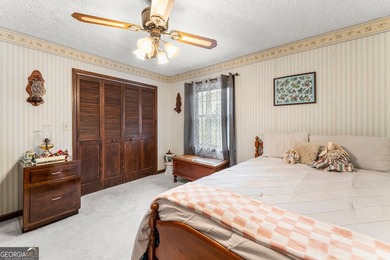 Well-kept and ready to go, this solid brick home offers comfort - photo 25