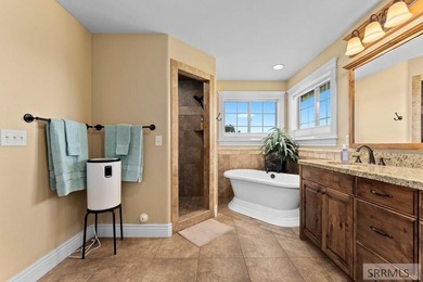 Welcome to luxury living in the prestigious Jefferson Hills Golf - photo 27