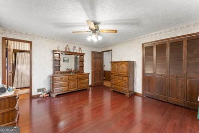 Well-kept and ready to go, this solid brick home offers comfort - photo 29