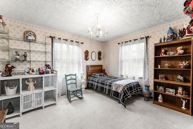 Well-kept and ready to go, this solid brick home offers comfort - photo 31