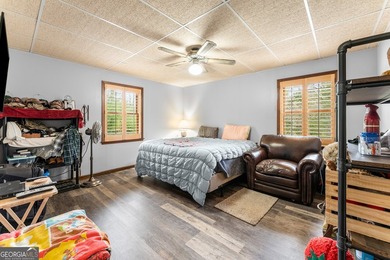 Well-kept and ready to go, this solid brick home offers comfort - photo 39