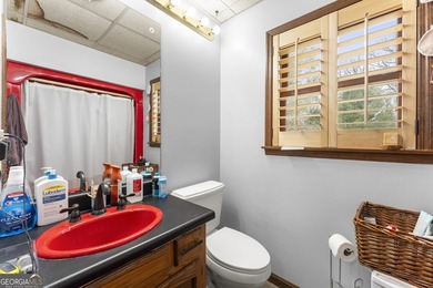 Well-kept and ready to go, this solid brick home offers comfort - photo 41