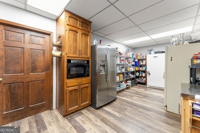 Well-kept and ready to go, this solid brick home offers comfort - photo 44