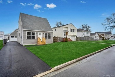 Welcome to 52 Halycon Road in Lindenhurst! Located just down the - photo 1
