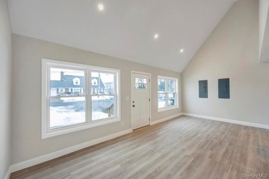 Welcome to 52 Halycon Road in Lindenhurst! Located just down the - photo 6