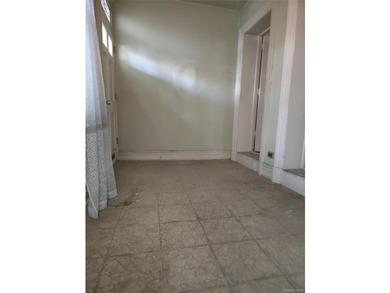Great investment property - both units in home vacant. Separate - photo 14