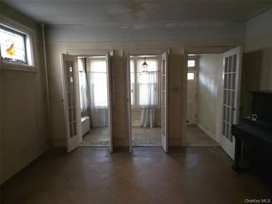 Great investment property - both units in home vacant. Separate - photo 15