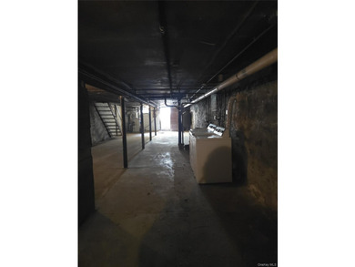 Great investment property - both units in home vacant. Separate - photo 21