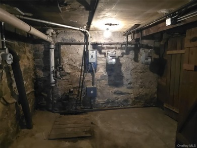 Great investment property - both units in home vacant. Separate - photo 22