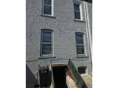 Great investment property - both units in home vacant. Separate - photo 25