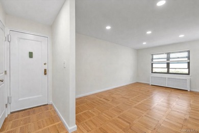 Move right into this beautifully renovated 1-bedroom, 1-bath - photo 2