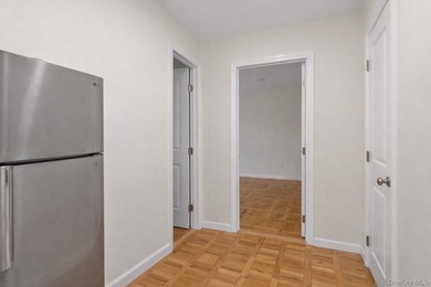 Move right into this beautifully renovated 1-bedroom, 1-bath - photo 5