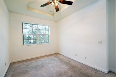 Welcome to this charming 4-bedroom, 2.5-bathroom townhouse - photo 14