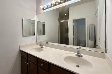 Welcome to this charming 4-bedroom, 2.5-bathroom townhouse - photo 16
