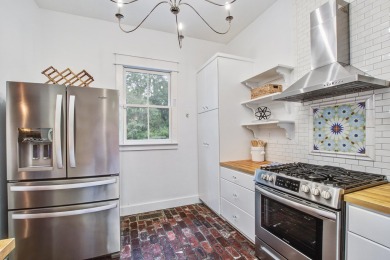 This fully licensed Johns Island Bed and Breakfast complex is