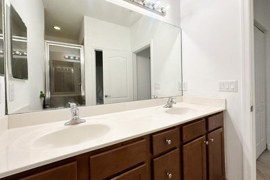 Welcome to this charming 4-bedroom, 2.5-bathroom townhouse - photo 17