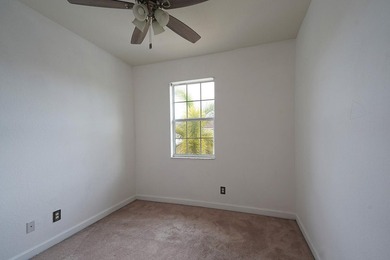 Welcome to this charming 4-bedroom, 2.5-bathroom townhouse - photo 20