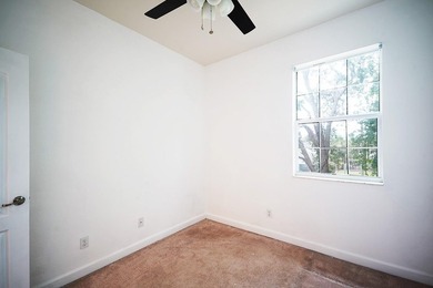 Welcome to this charming 4-bedroom, 2.5-bathroom townhouse - photo 27