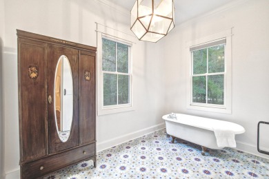 This fully licensed Johns Island Bed and Breakfast complex is