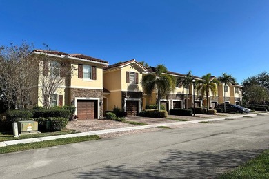 Welcome to this charming 4-bedroom, 2.5-bathroom townhouse - photo 35