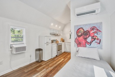 This fully licensed Johns Island Bed and Breakfast complex is