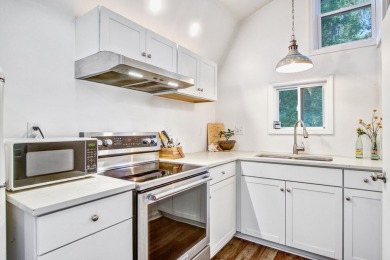 This fully licensed Johns Island Bed and Breakfast complex is