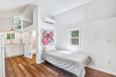 This fully licensed Johns Island Bed and Breakfast complex is