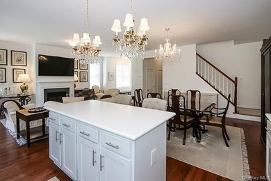 Nestled in a serene Huntington cul-de-sac, this stunning Spring - photo 12