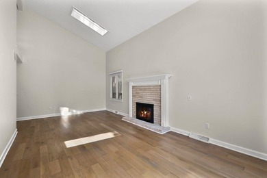 Light, bright & spacious 2BR/1.5BA condo in desirable Woodridge - photo 14