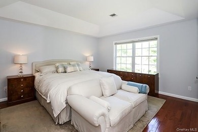 Nestled in a serene Huntington cul-de-sac, this stunning Spring - photo 16