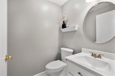 Light, bright & spacious 2BR/1.5BA condo in desirable Woodridge - photo 26
