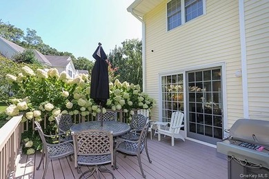 Nestled in a serene Huntington cul-de-sac, this stunning Spring - photo 29