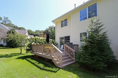 Nestled in a serene Huntington cul-de-sac, this stunning Spring - photo 30