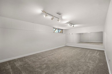 Light, bright & spacious 2BR/1.5BA condo in desirable Woodridge - photo 30